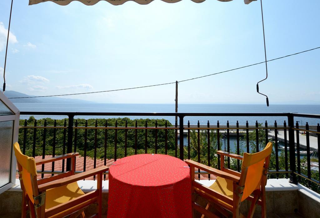 Pharos Rooms Ilia Bagian luar foto