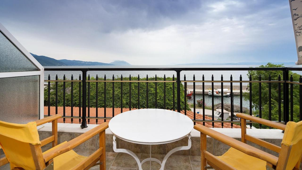 Pharos Rooms Ilia Bagian luar foto