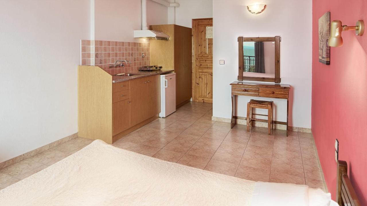 Pharos Rooms Ilia Bagian luar foto