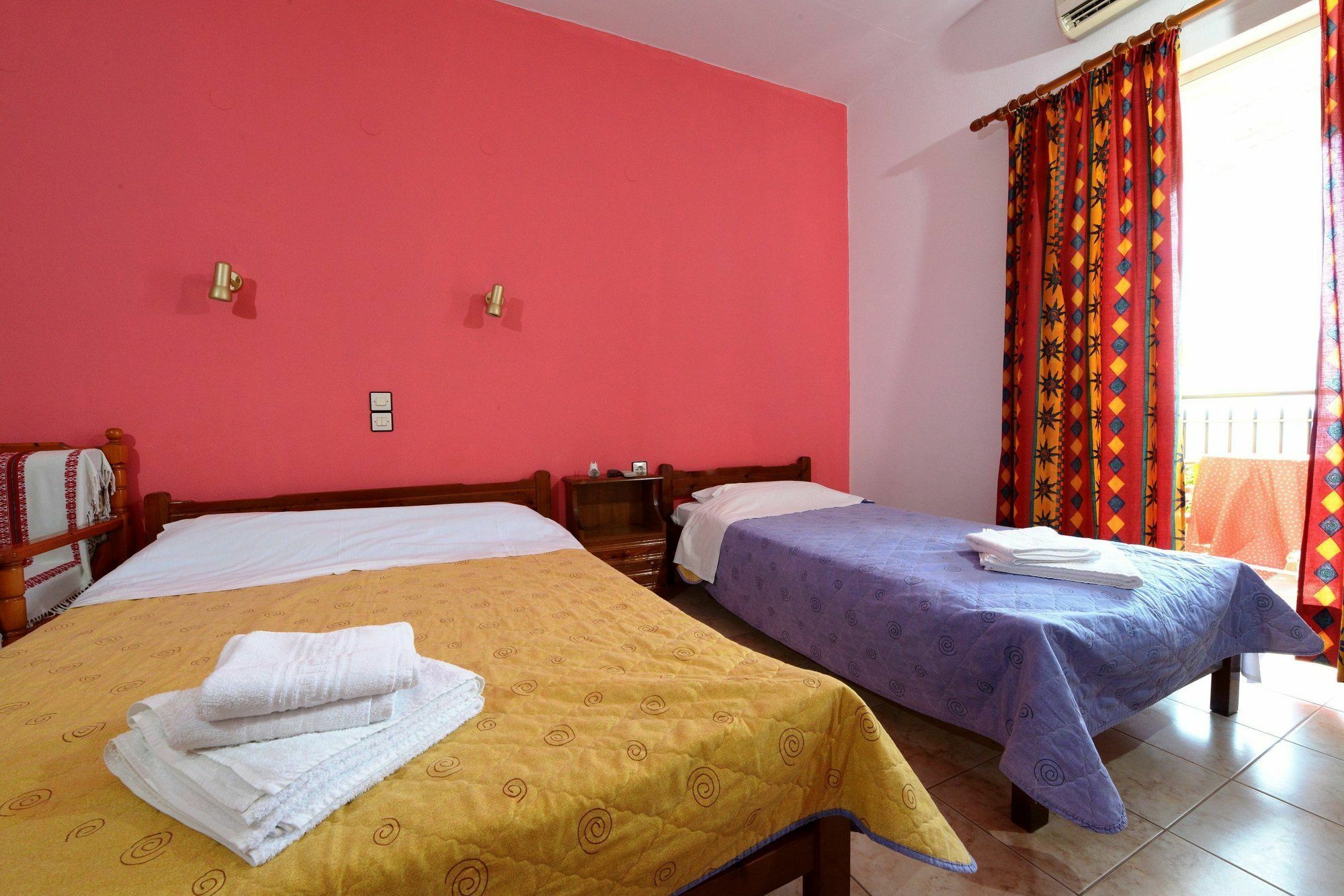 Pharos Rooms Ilia Bagian luar foto
