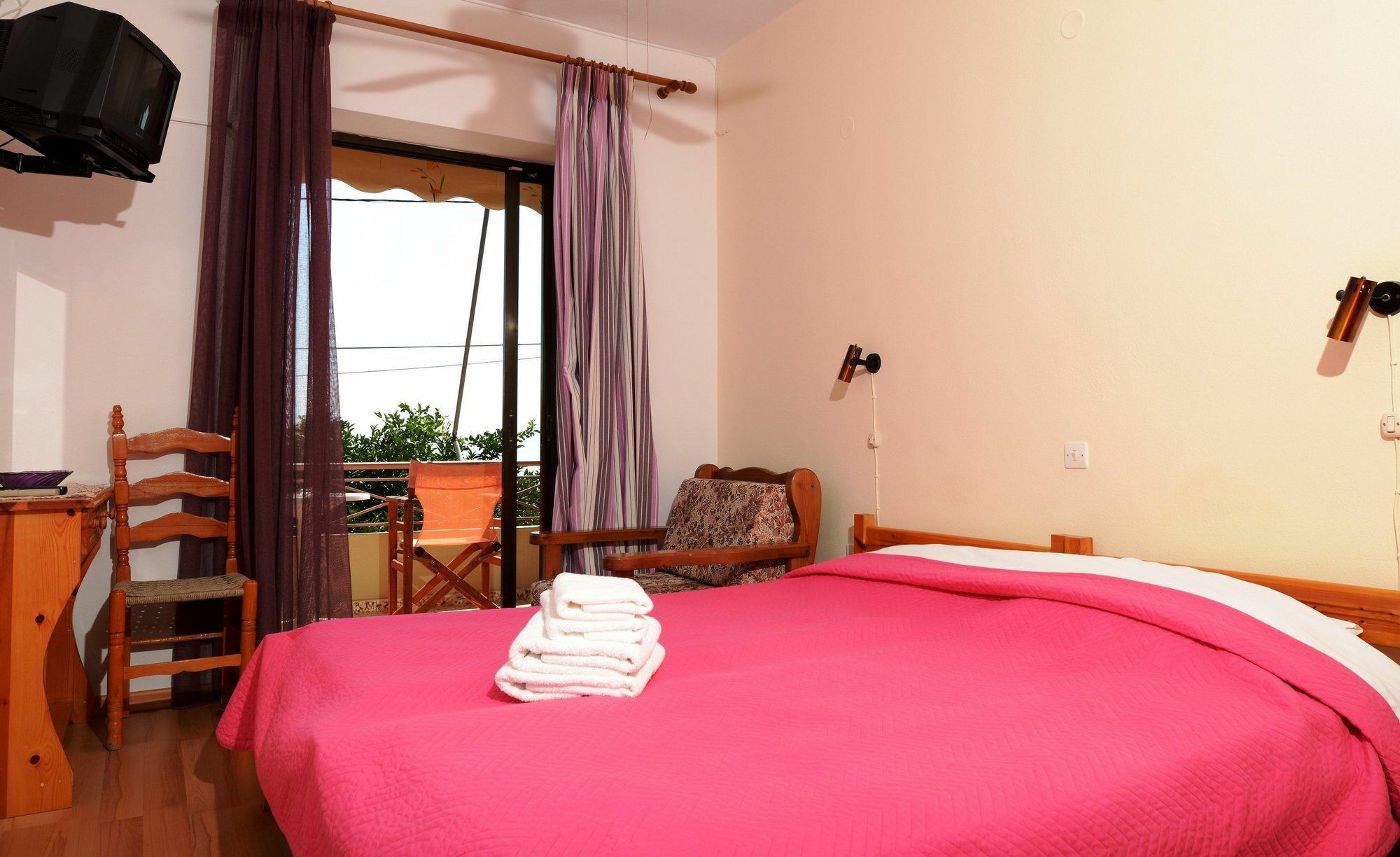 Pharos Rooms Ilia Bagian luar foto